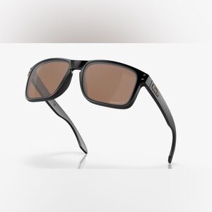 Oakley Holbrook XL Black Matte with Polarized/Prizm lenses Pre-owned in GUC